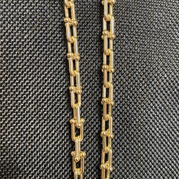 18kt gold plated u-link necklace with small bead-like features - Picture 2 of 3